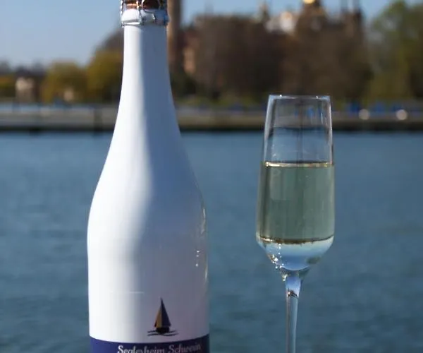 Hotel Gaestehaus Am Schweriner